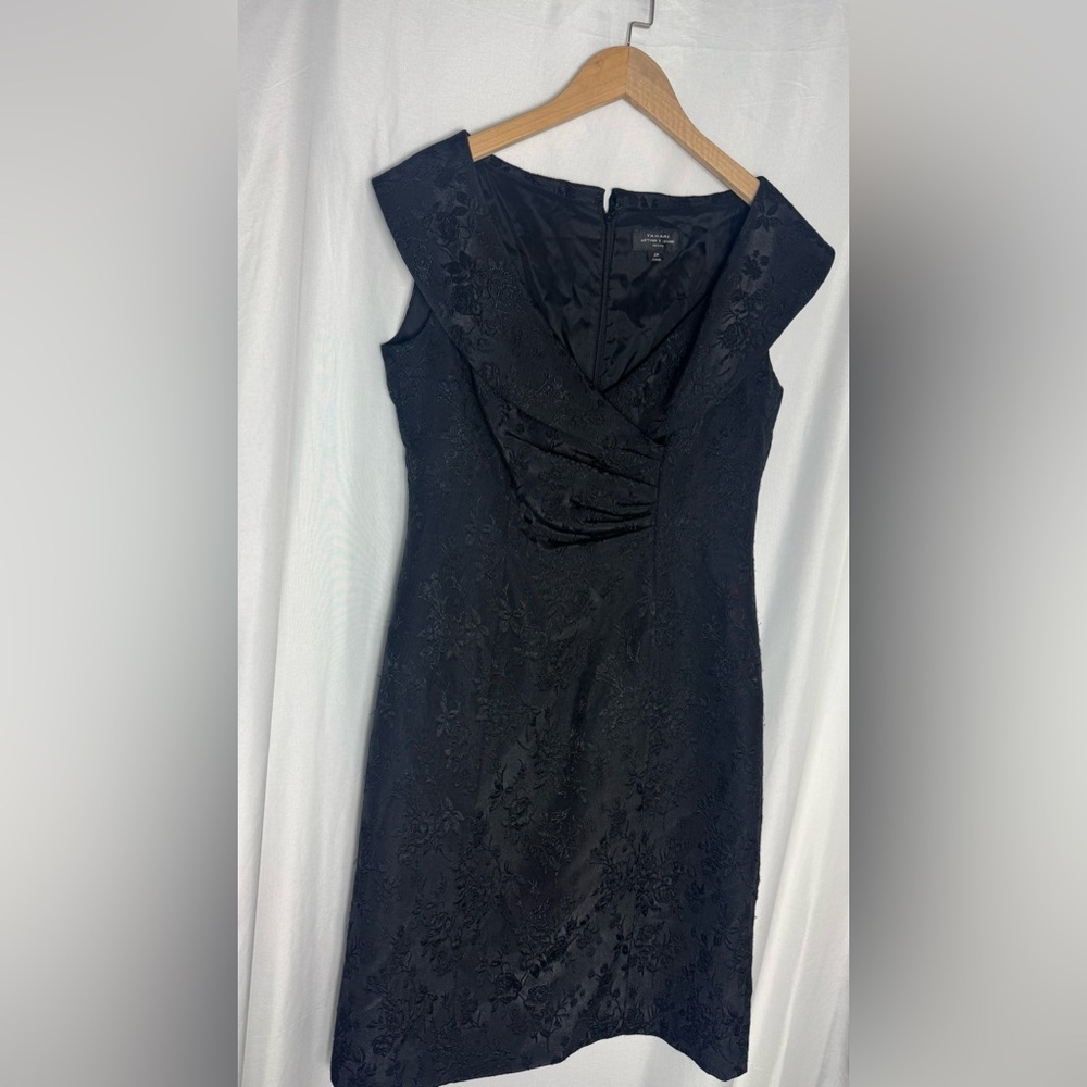 Tahari lace sheath Black Sleeveless Dress party cocktail trim 
Size 2P